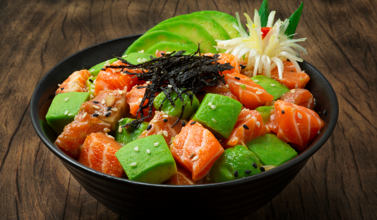 Poké bowl saumon avocat